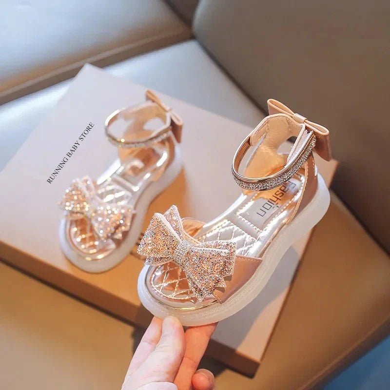 Girls Princess Sandals 2026 Summer New Baby Sparkly Rhinestones Bow Shoes Fashion Non-slip Flat Children's Sandals Boots I05257