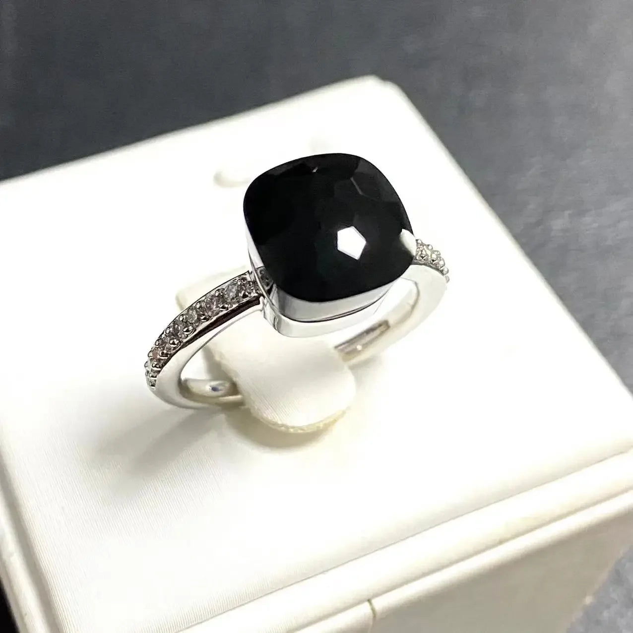 Ladies Square Candy Ring Slim Single Row Zircon Crystal Ring Platinum Plated Amethyst Jewelry Party Gift for Women