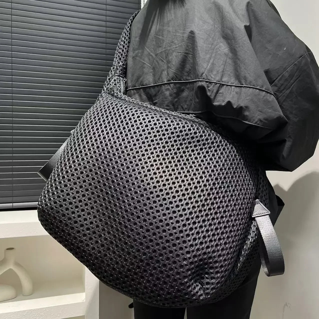 Ladies' fashionable mesh nylon lightweight diagonal cross bag with large capacity stitching casual shoulder bag