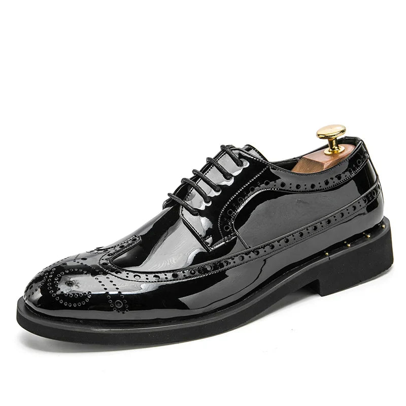 Sapatos Masculinos de Couro Dourados de Luxo Tamanho Grande 38-46 Sapatos de Casamento Masculinos Confortáveis Sapatos Oxford de Alta Qualidade Sapatos Sociais Masculinos