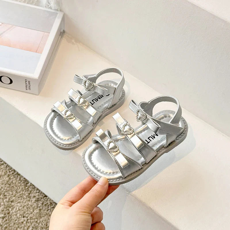 Girls Sandals New 2024 Summer Kids Fashion Bowknot Heart Princess Sandals Party Dress Shoes Children Soft Sole Beach Flats Shoe