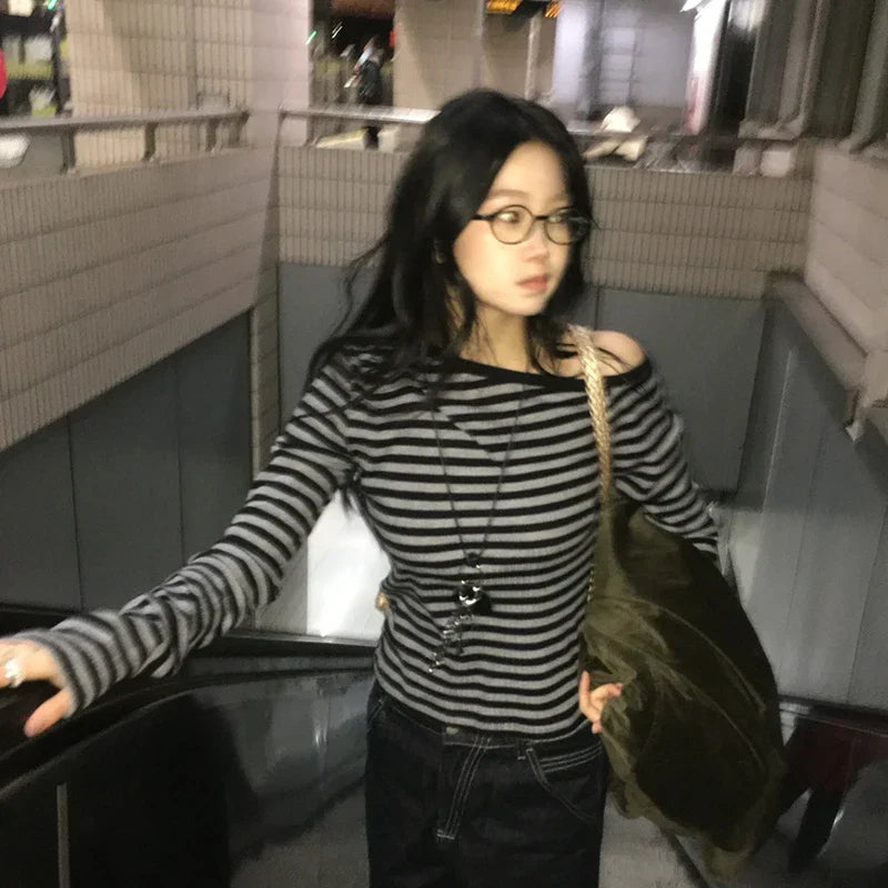 Y2k T-shirt Women Long Sleeve Off Shoulder Striped Crop Tops Y2k Grunge 2000s Aesthetic Streetwear T Shirts