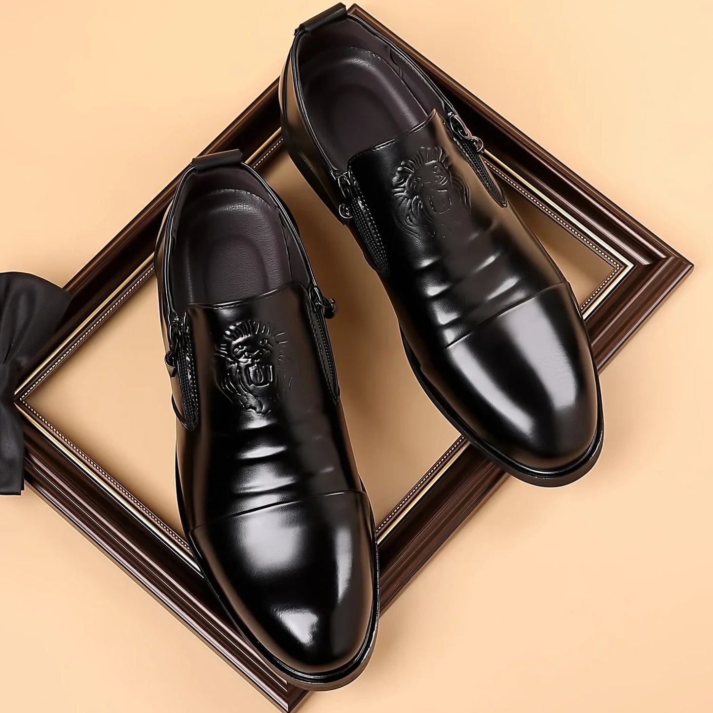 Luxury men's formal shoes, designer business shoes, high-quality men's loafers, vintage men's shoes, fashionable leather shoes