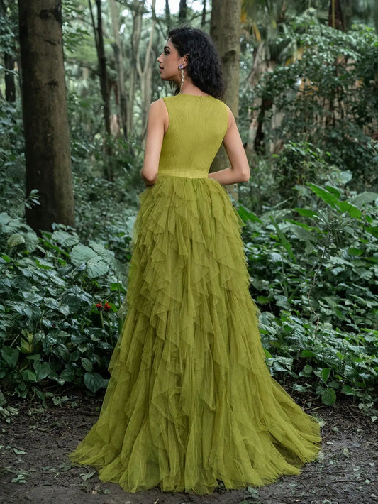 A luxurious party dress for 2026, featuring a round neck, sleeveless design, leaf embroidery, and a multi-layered mesh