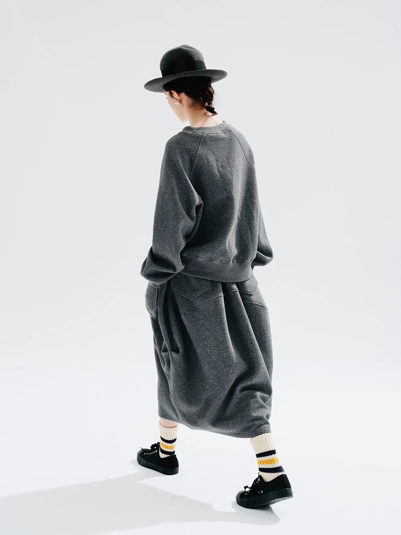 Autumn 2023 new original design Air layer pinched grey skirt loose 234284