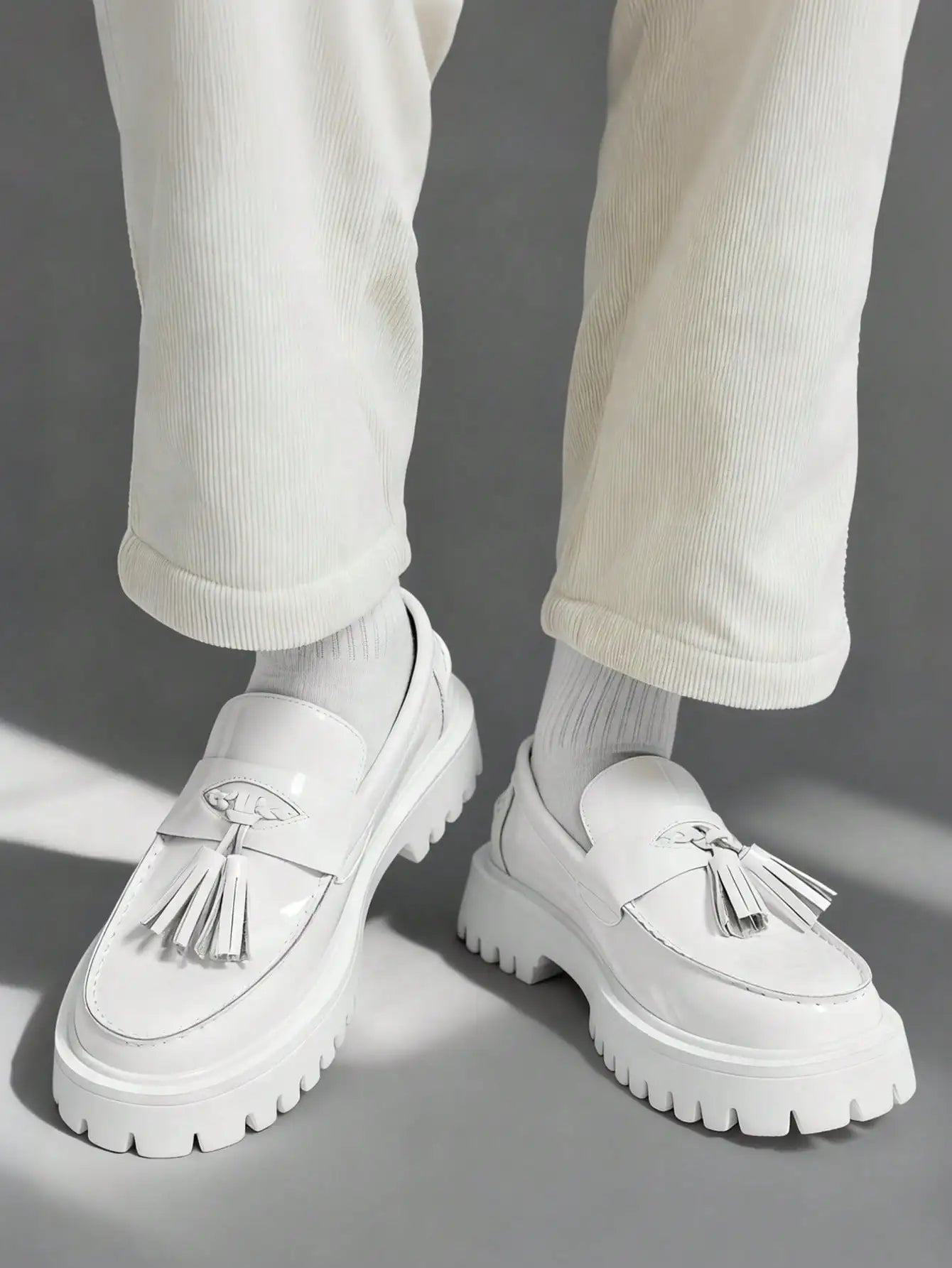 Fashion Tassel Thick Sole Leather Men's Shoes Loafers Slip-On Business Dress Shoes For Gentleman Glossy Formal Party White Shoes