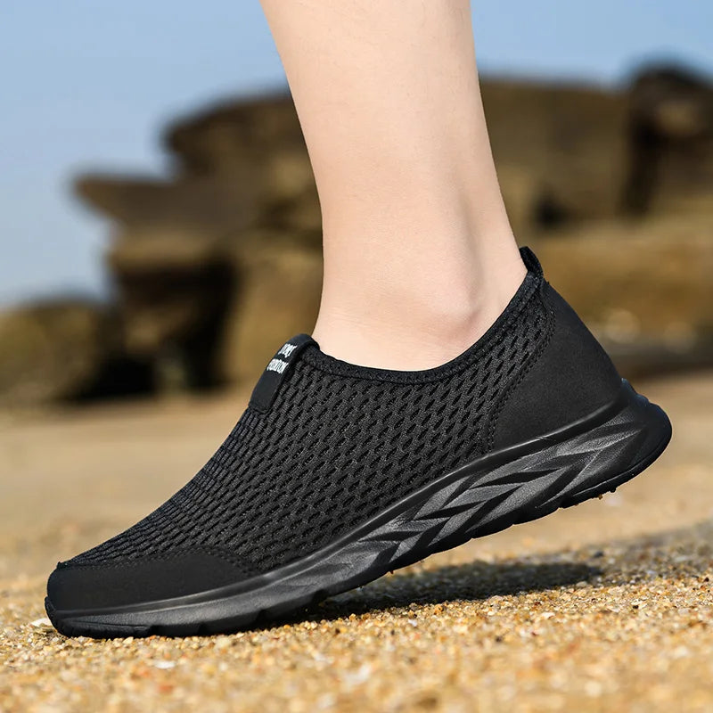 Tênis Masculino Feminino Respirável de Malha Sapatos Casuais Antiderrapantes Tamanho Grande Loafers Leves Para Caminhada