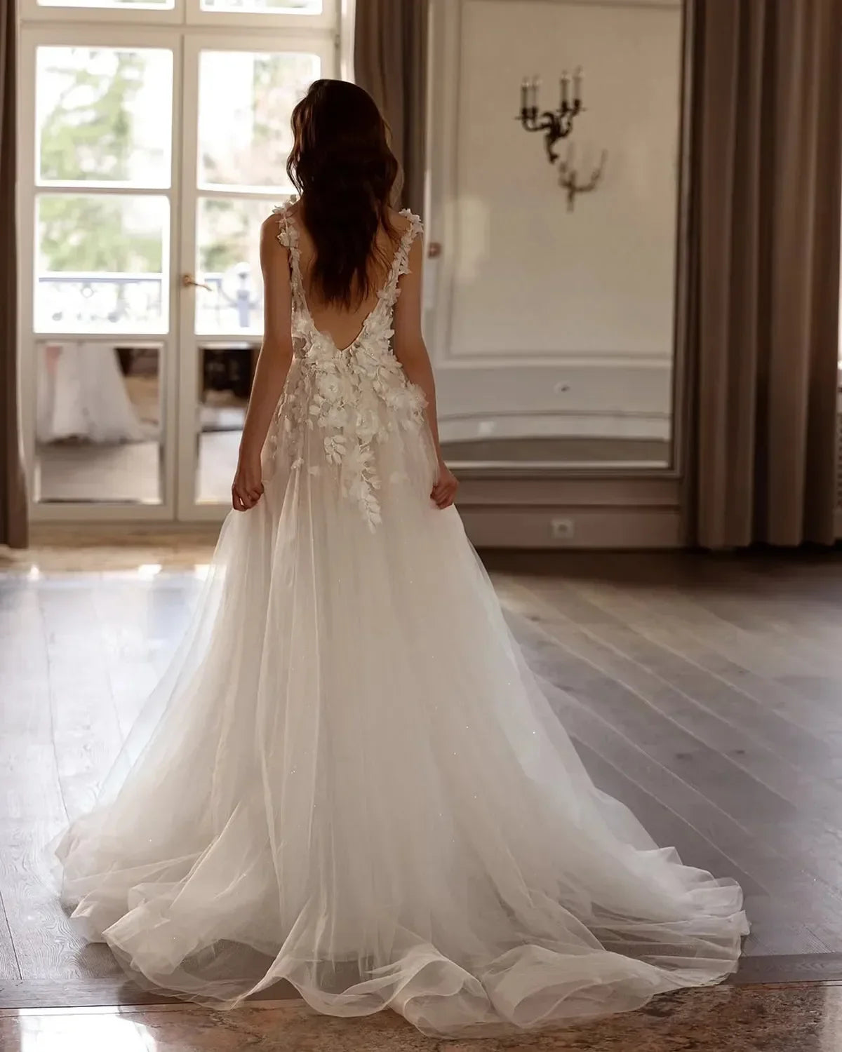 Customized Elegant And Minimalist A-Line Sheer 3D Floral Women's White Wedding Dress With V-Neck Slit Backless Sexy Bridal Gown
