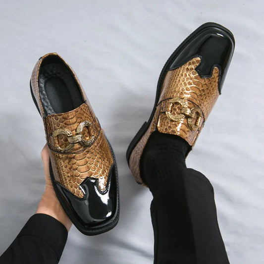 A man with a square-headed fish-scale patterned shiny leather shoe walked the runway in a formal business Derby groom's shoes