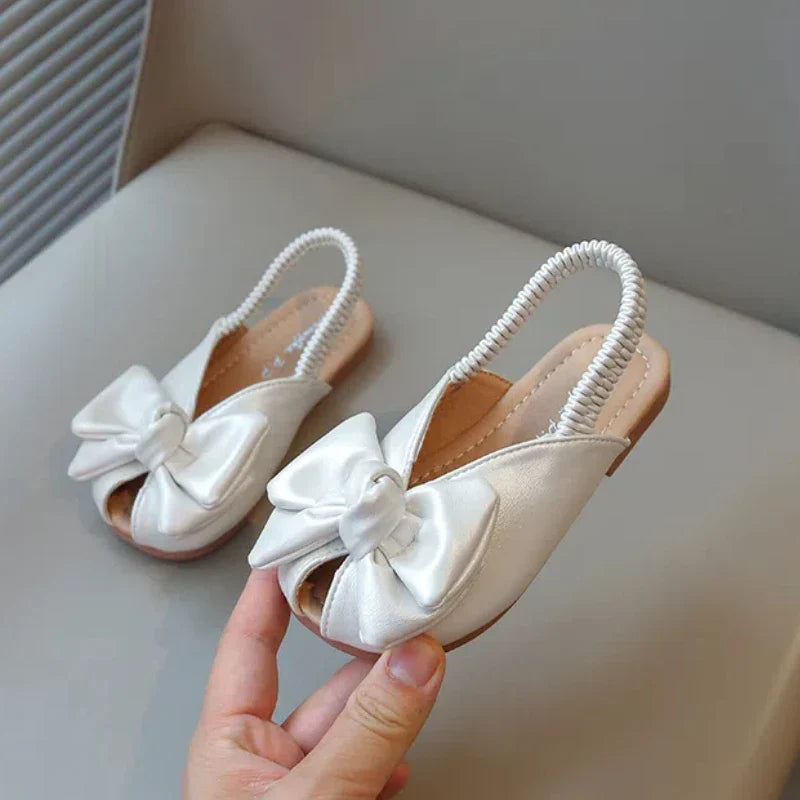 Summer Girl’s Sandals Peep Toe Elastic Band Sliver Beige Kids Sliders Bowknot Graceful Flexiable Trendy Children Shoes Flat