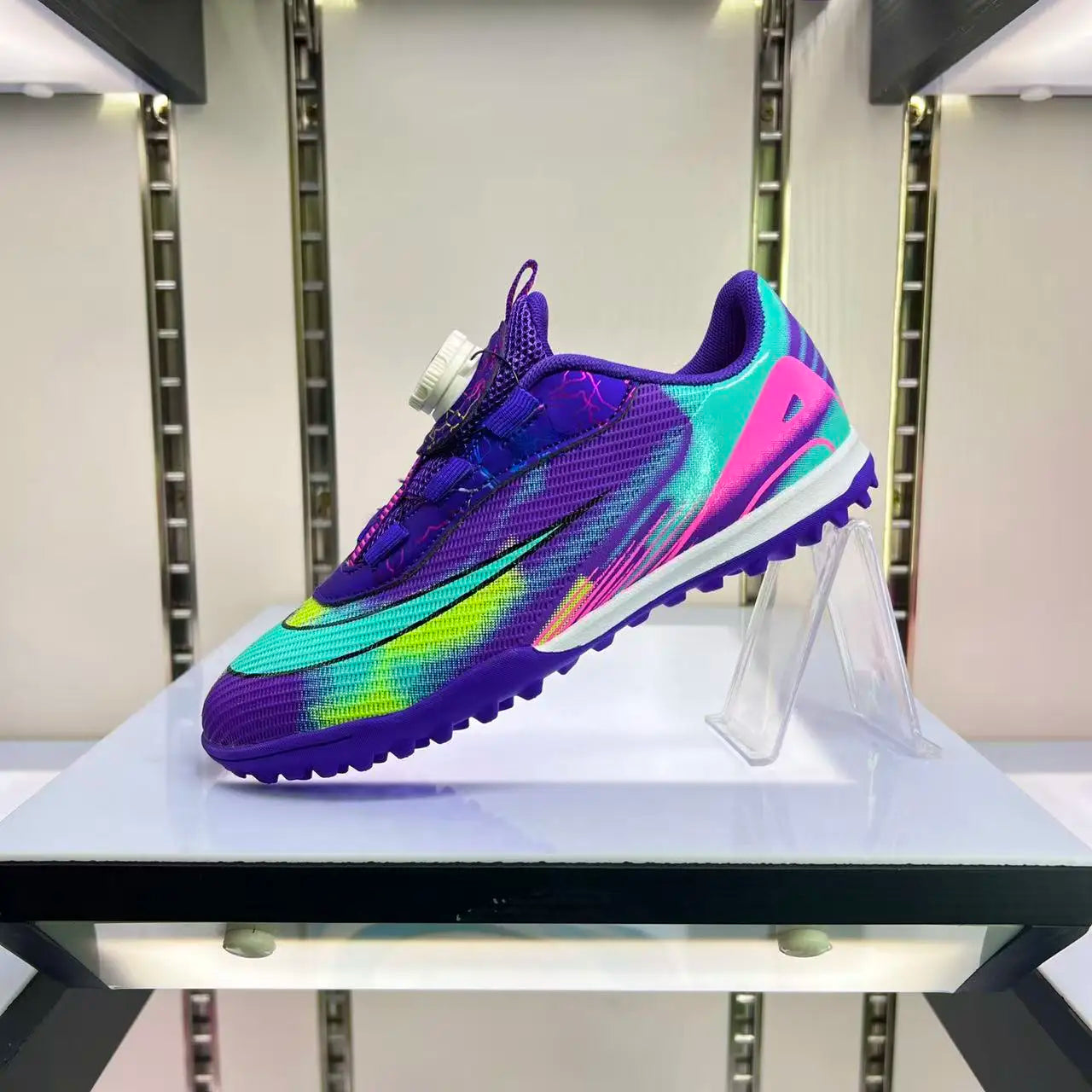 New Football Field Boots Boys Girls Indoor Society Football Shoes Futsal Non Slip Professional Fast Kids Soccer Cleats Sneaker