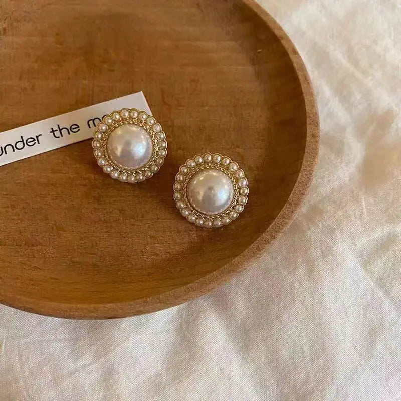 Vintage Imitation Pearl Stud Earrings for Women French Elegant Internet Celebrity Earring Luxury Fashion Jewelry Wedding Bride