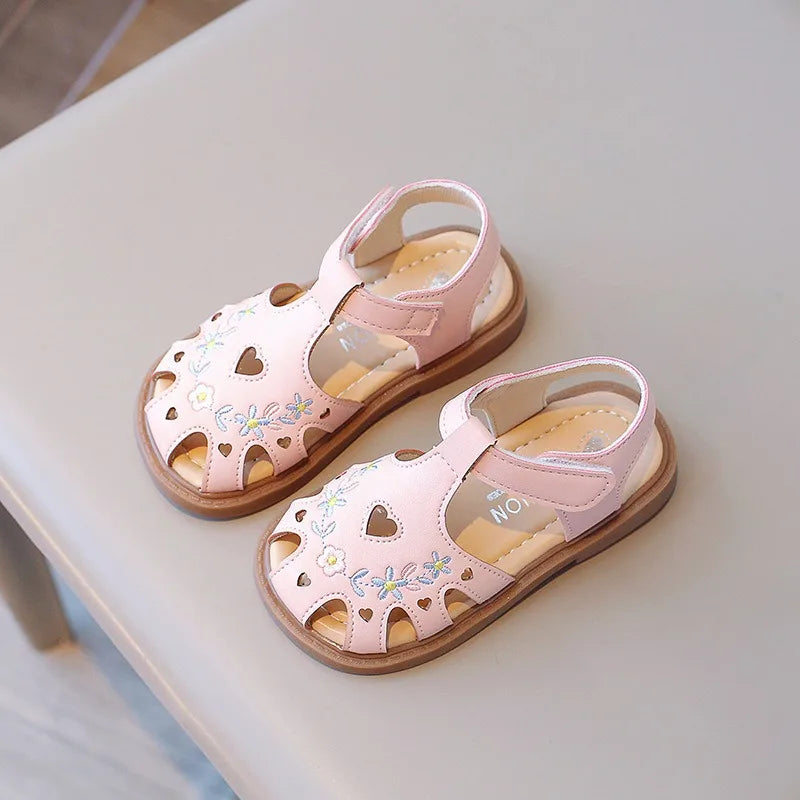 Girls Sandals Summer Baby Girl Shoes Embroidered Flowers Kids Princess Beach Sandals Soft Bottom