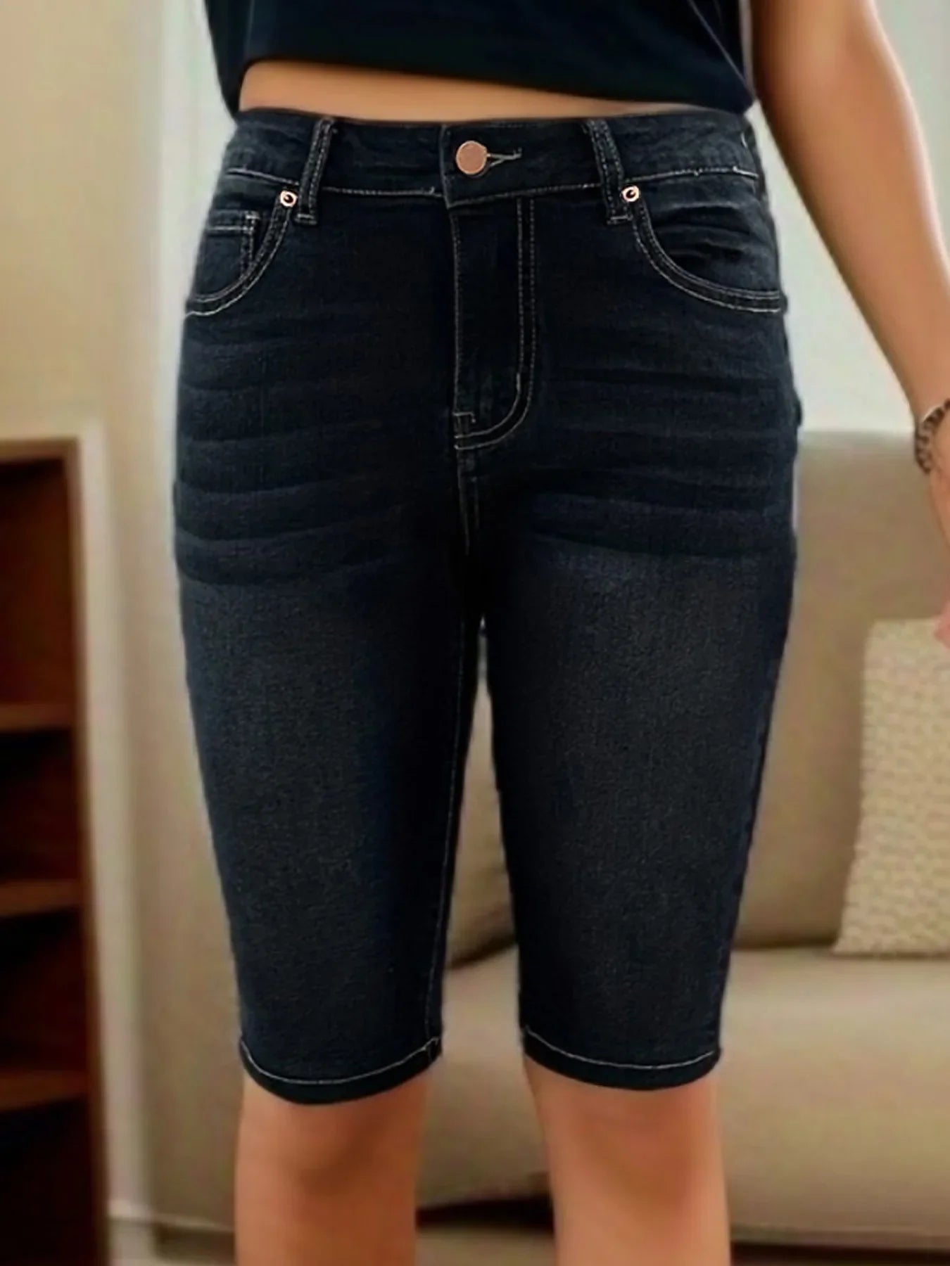Jeans Curto Feminino Confortável de Cintura Média e Slim