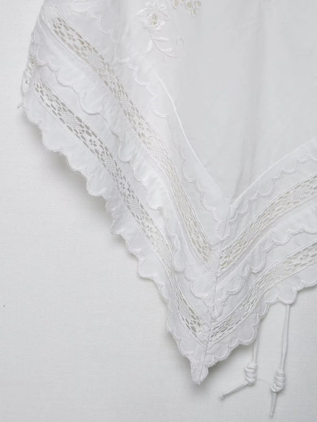 New Women Embroidery Halter Fashion Elegant Crop Tie Top Woman 2025 Sleeveless Backless Short Tops Women Sexy Elegant Party Top