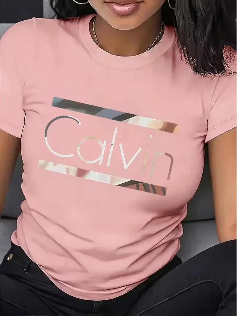 Venda imperdível de camiseta feminina de verão moda casual com estampa de letras Calvin, gola redonda solta, manga curta, sportswear, roupas y2k
