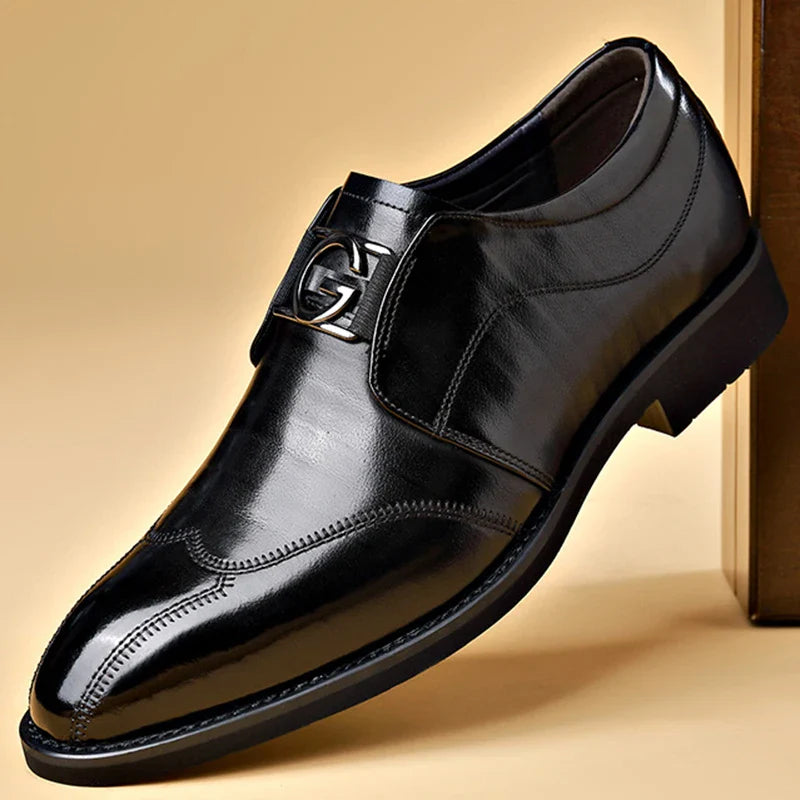 Sapatos de festa luxuosos masculinos, sapatilhas formais masculinas, bico fino, couro PU preto, sapatos casuais de negócios para escritório e casamento