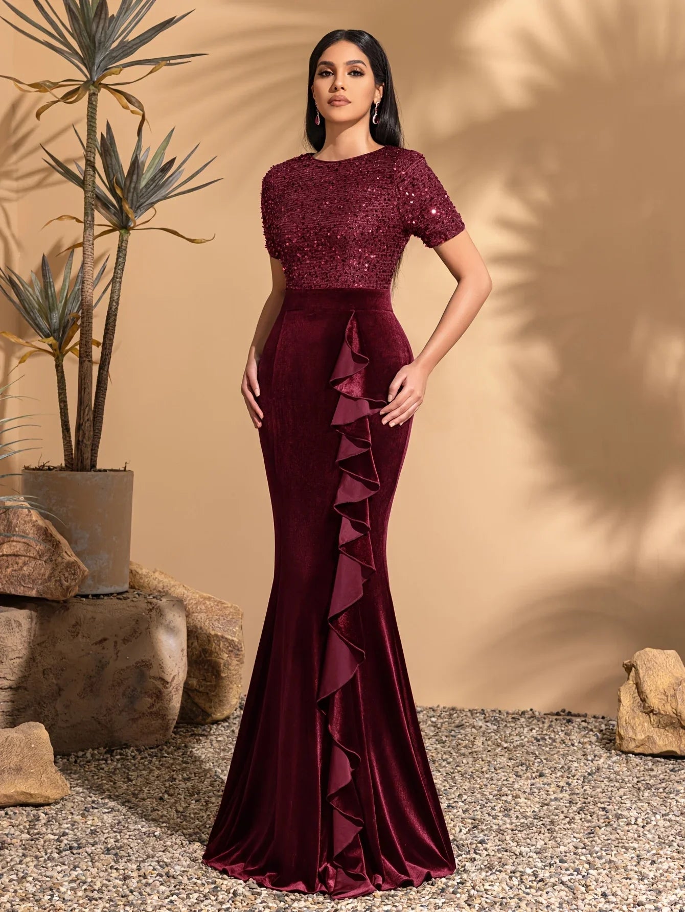 Round neck short sleeve sequined velvet ruffled decorative hip dress