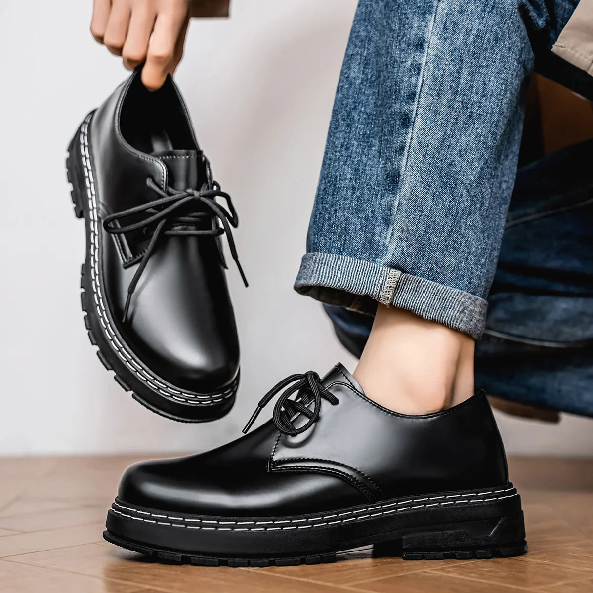 2025 new men's formal leather shoes, black shiny leather