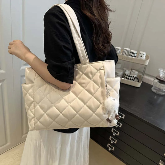 Fashionable Quilted Tote Bag with Cute Plush Bag Decoration, Autumn Leisure Large Capacity Handbag Daily Commuting Shoulder Bag