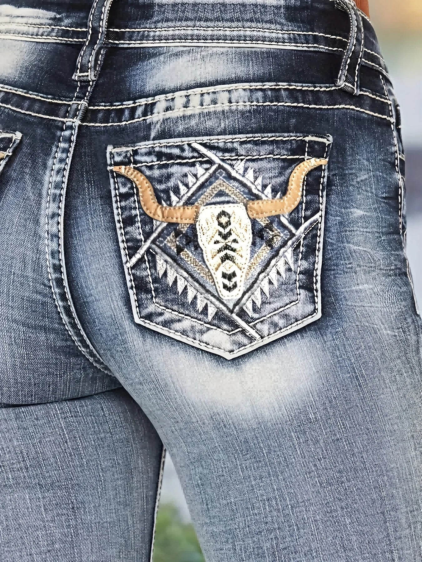 Women's jeans with cow head embroidery, vintage style, versatile and comfortable in all seasons, washed blue flared jeans