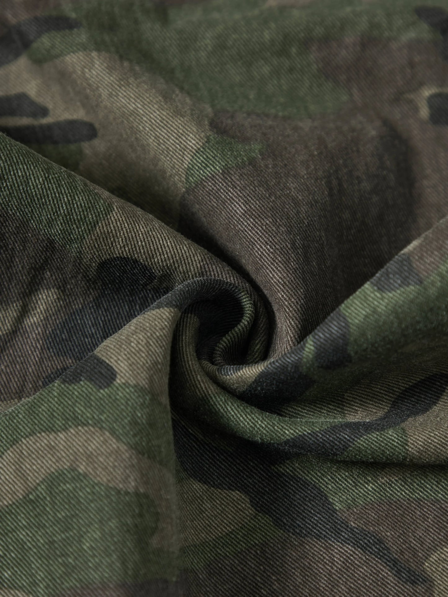 Men's camouflage utility jeans. Multi-pocket design. Stylish and trendy. Loose fit.