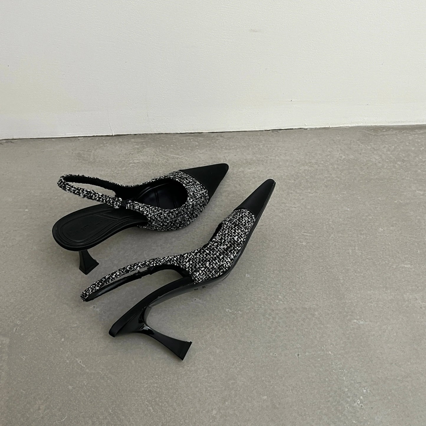 New style pointed-toe fashionable high-heeled shoes for women with thin heels open-back, shallow-cut and suitable foroutdoorwear