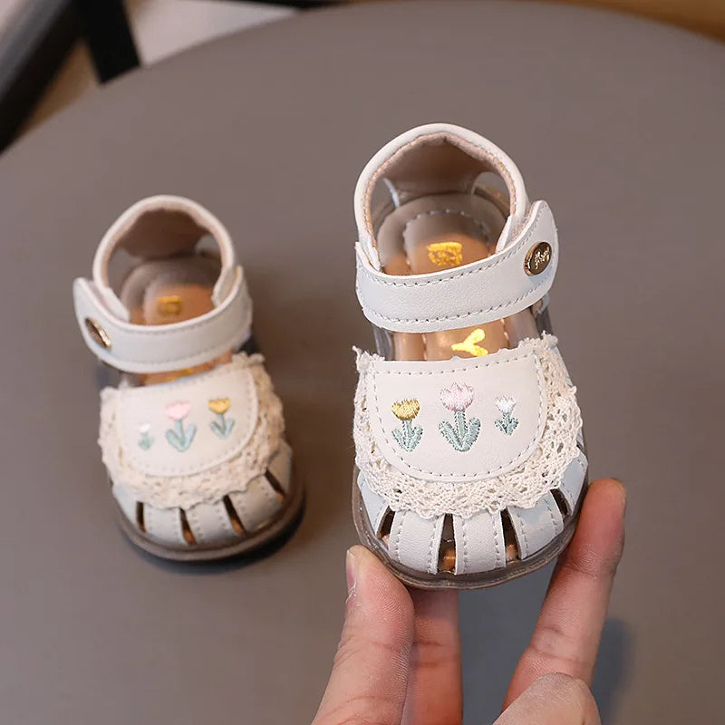 Platform Sandals Retro Children's Shoes Fashion Flroal Sandals for Baby Girl Beach Shoes Beautiful School Kids Shoe Girls H06019