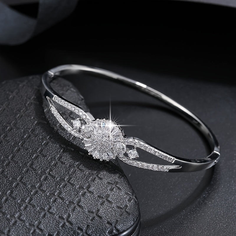 Elegant And Sophisticated Zirconia Bracelet With A Trendy And Minimalist Design
