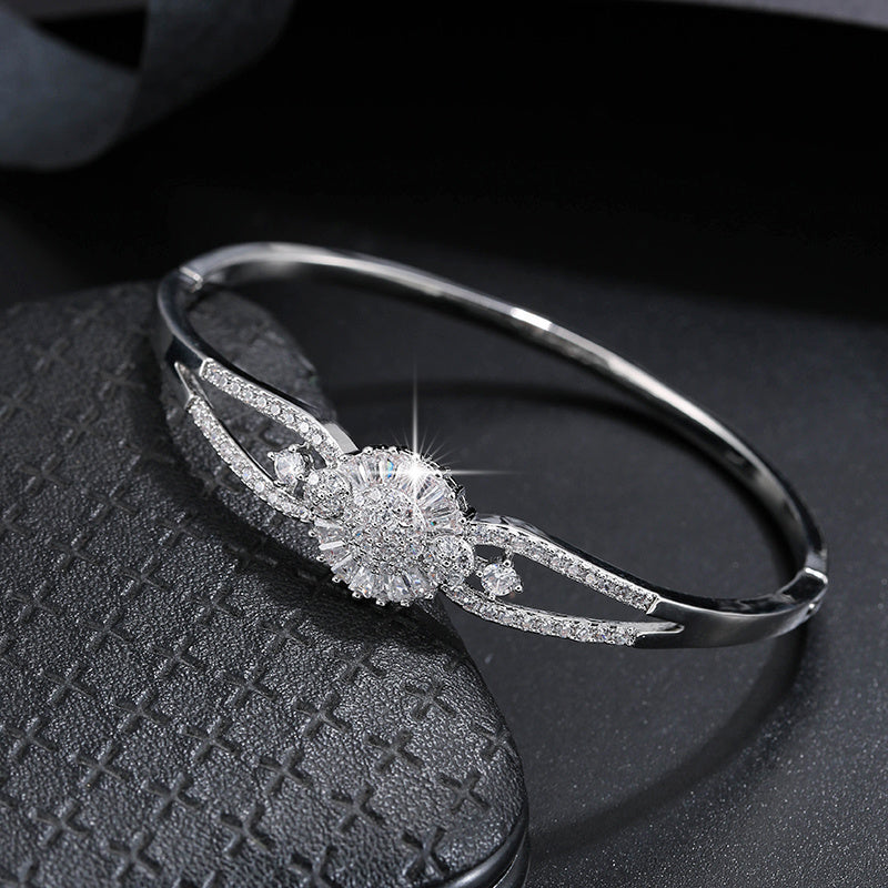 Elegant And Sophisticated Zirconia Bracelet With A Trendy And Minimalist Design