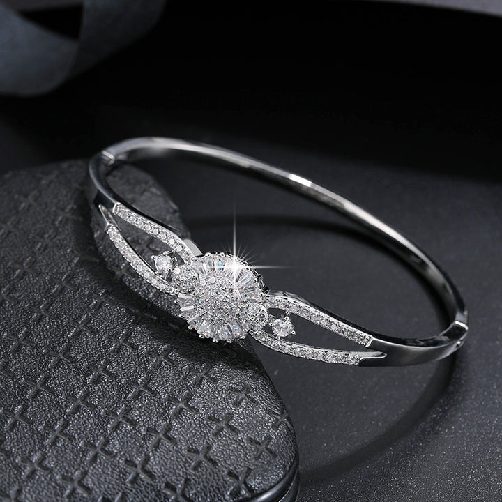 Elegant And Sophisticated Zirconia Bracelet With A Trendy And Minimalist Design