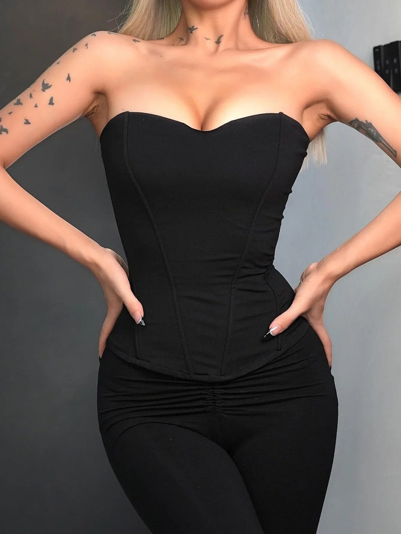 Women's black corset top, classic and stylish solid color off-the-shoulder sexy bandeau tank top, waist-cinching design to flatt