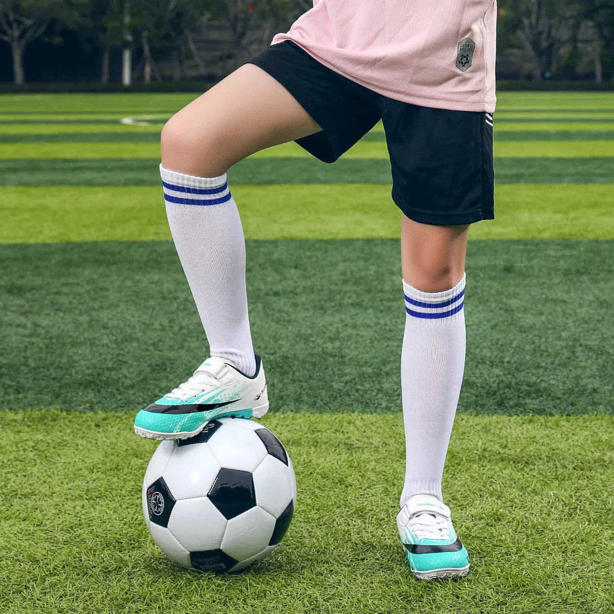 Kids TF Turf Soccer Shoes Child Outdoor Athletic Training Sports Footwear Pink Black Green 3 Colors Available for Boys Girls