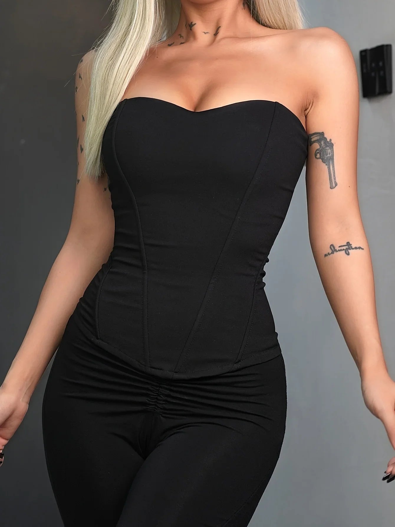 Women's black corset top, classic and stylish solid color off-the-shoulder sexy bandeau tank top, waist-cinching design to flatt
