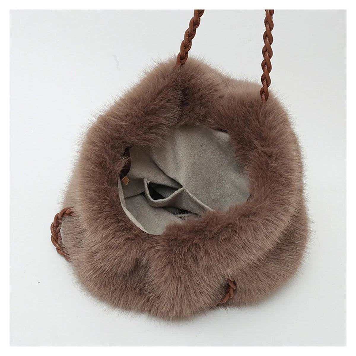 Women's Fashionable Plush Large Capacity Tote Bag High-end Pleated Fox Fur Shoulder Crossbody Bag Commuter Bag with Metal Chain
