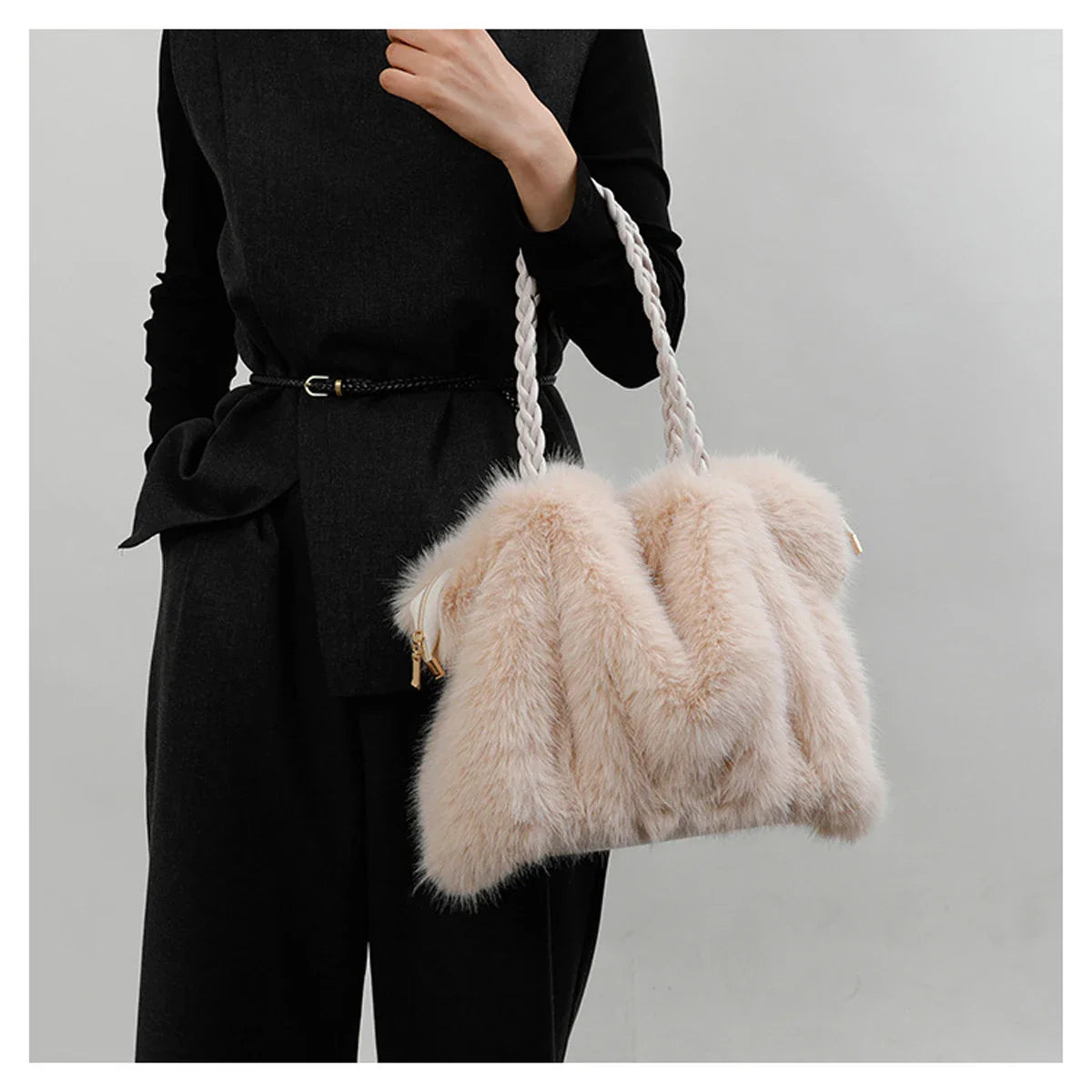 Women's Fashionable Plush Large Capacity Tote Bag High-end Pleated Fox Fur Shoulder Crossbody Bag Commuter Bag with Metal Chain