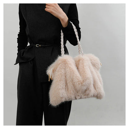 Women's Fashionable Plush Large Capacity Tote Bag High-end Pleated Fox Fur Shoulder Crossbody Bag Commuter Bag with Metal Chain
