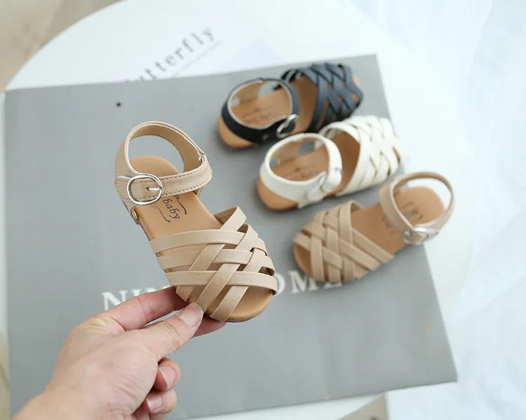 2026 Cross-tied Summer Girls Beach Shoes Classic Black White Pink Roman Sandals Cut-outs Kids Girl Sandals for Children H05144