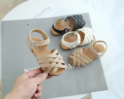 2026 Cross-tied Summer Girls Beach Shoes Classic Black White Pink Roman Sandals Cut-outs Kids Girl Sandals for Children H05144
