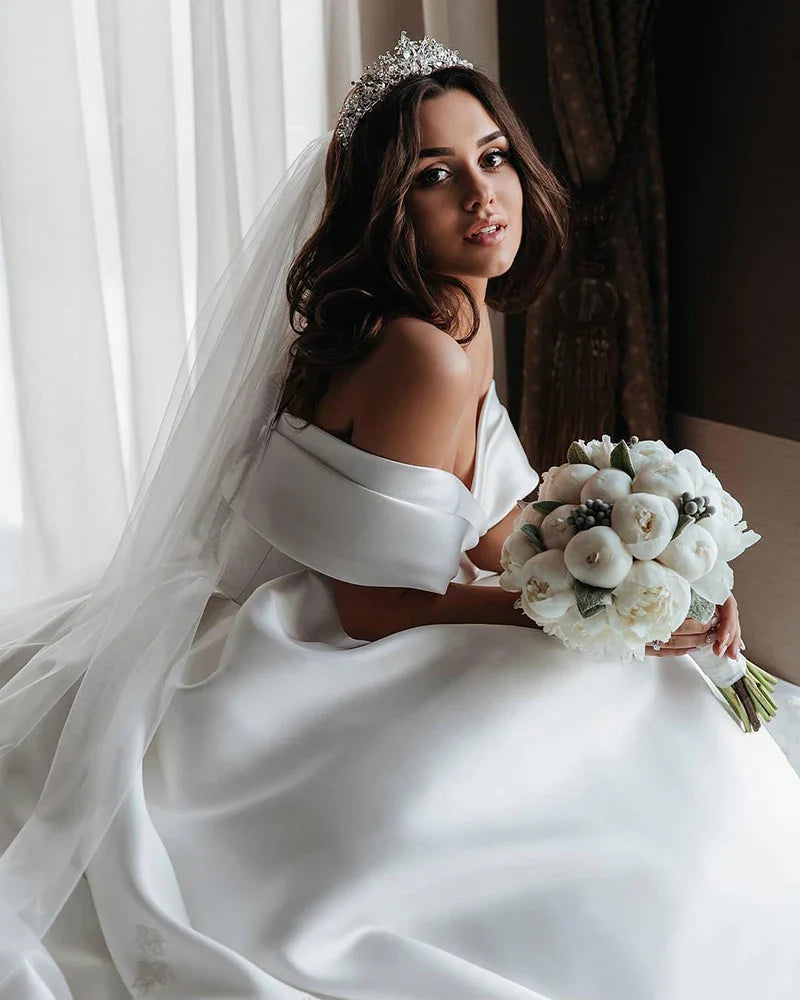 Princess Wedding Dresses Satin Vintage Off The Shoulder Wedding Bride Dresses Long Train White Wedding Ball Gown Customize