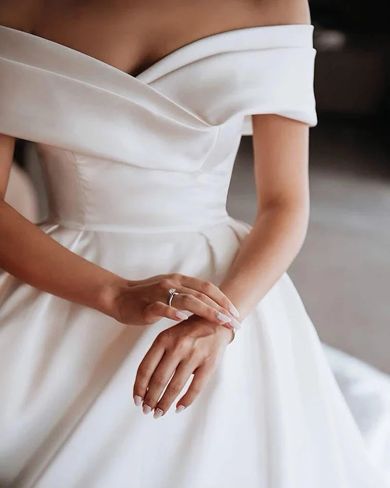 Princess Wedding Dresses Satin Vintage Off The Shoulder Wedding Bride Dresses Long Train White Wedding Ball Gown Customize