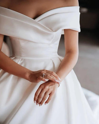 Princess Wedding Dresses Satin Vintage Off The Shoulder Wedding Bride Dresses Long Train White Wedding Ball Gown Customize