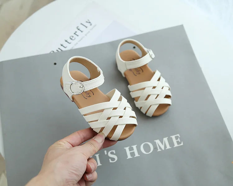 2026 Cross-tied Summer Girls Beach Shoes Classic Black White Pink Roman Sandals Cut-outs Kids Girl Sandals for Children H05144