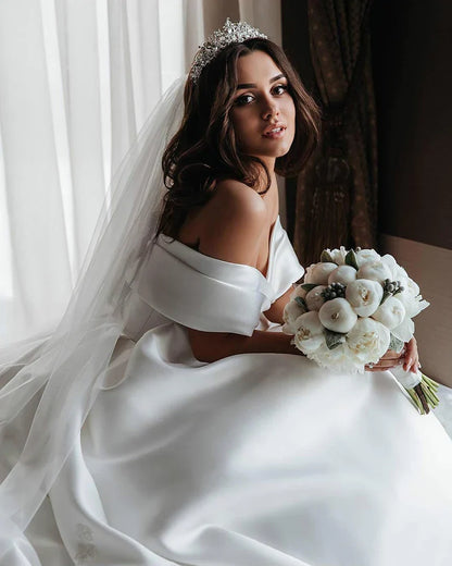 Princess Wedding Dresses Satin Vintage Off The Shoulder Wedding Bride Dresses Long Train White Wedding Ball Gown Customize