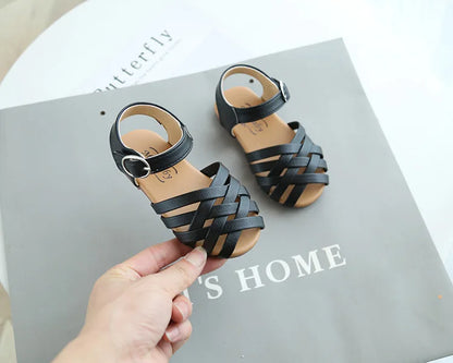 2026 Cross-tied Summer Girls Beach Shoes Classic Black White Pink Roman Sandals Cut-outs Kids Girl Sandals for Children H05144