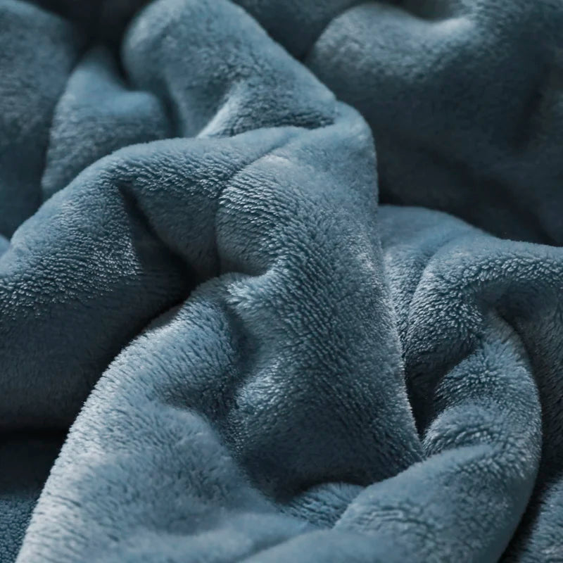 Super Soft Warm Throw Blanket Three-Layer Thick Velvet Solid Color Bedspread Coral Fleece Home Throws Adult Bed Cover Winter