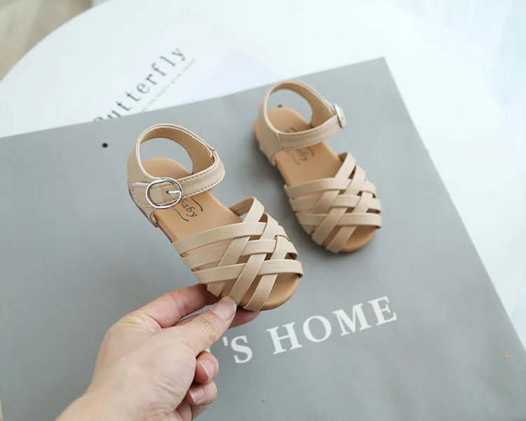 2026 Cross-tied Summer Girls Beach Shoes Classic Black White Pink Roman Sandals Cut-outs Kids Girl Sandals for Children H05144