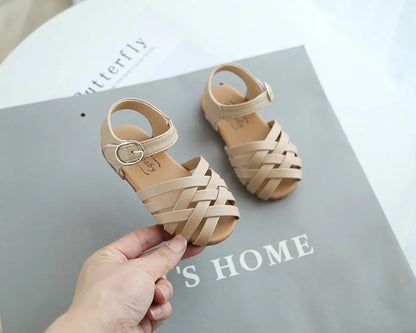 2026 Cross-tied Summer Girls Beach Shoes Classic Black White Pink Roman Sandals Cut-outs Kids Girl Sandals for Children H05144