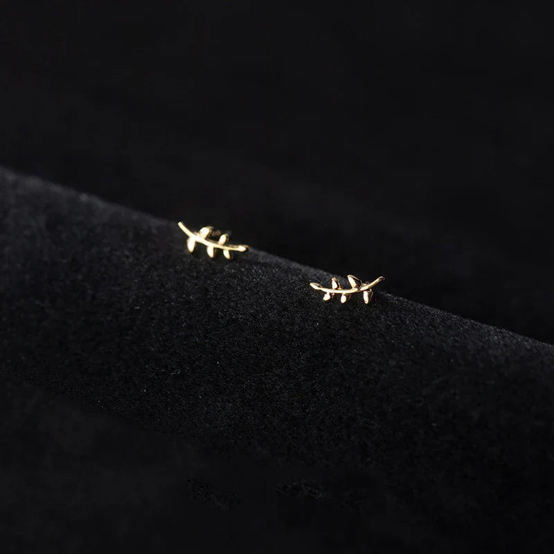 925 Sterling Silver Fashion Cute Romantic Leaf Small Stud Earrings for Women Simple Party Piercing Jewelry Accessories