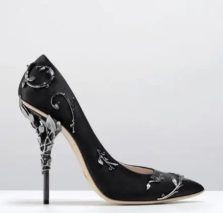Scarpins Femininos Elegantes de Seda 10CM Salto Alto Flor de Metal Sapatos de Noiva Bico Fino Sapatos de Salto Alto Scarpins de Festa Femininos Pretos